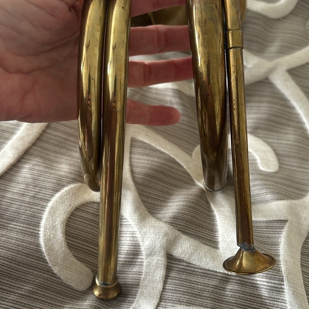 Decorator Bugles set of 2 Brass slightly Different - Picture 8 of 10